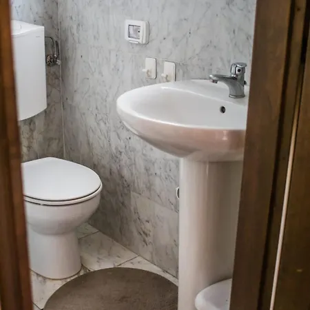 Spacious 2br With 2 Ensuite Baths In Florence